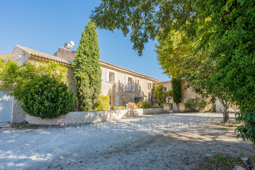 Beautiful Farmhouse with Private Tennis Court For Sale 5 - Beautiful Farmhouse with Private Tennis Court For Sale: Villa: Exterior