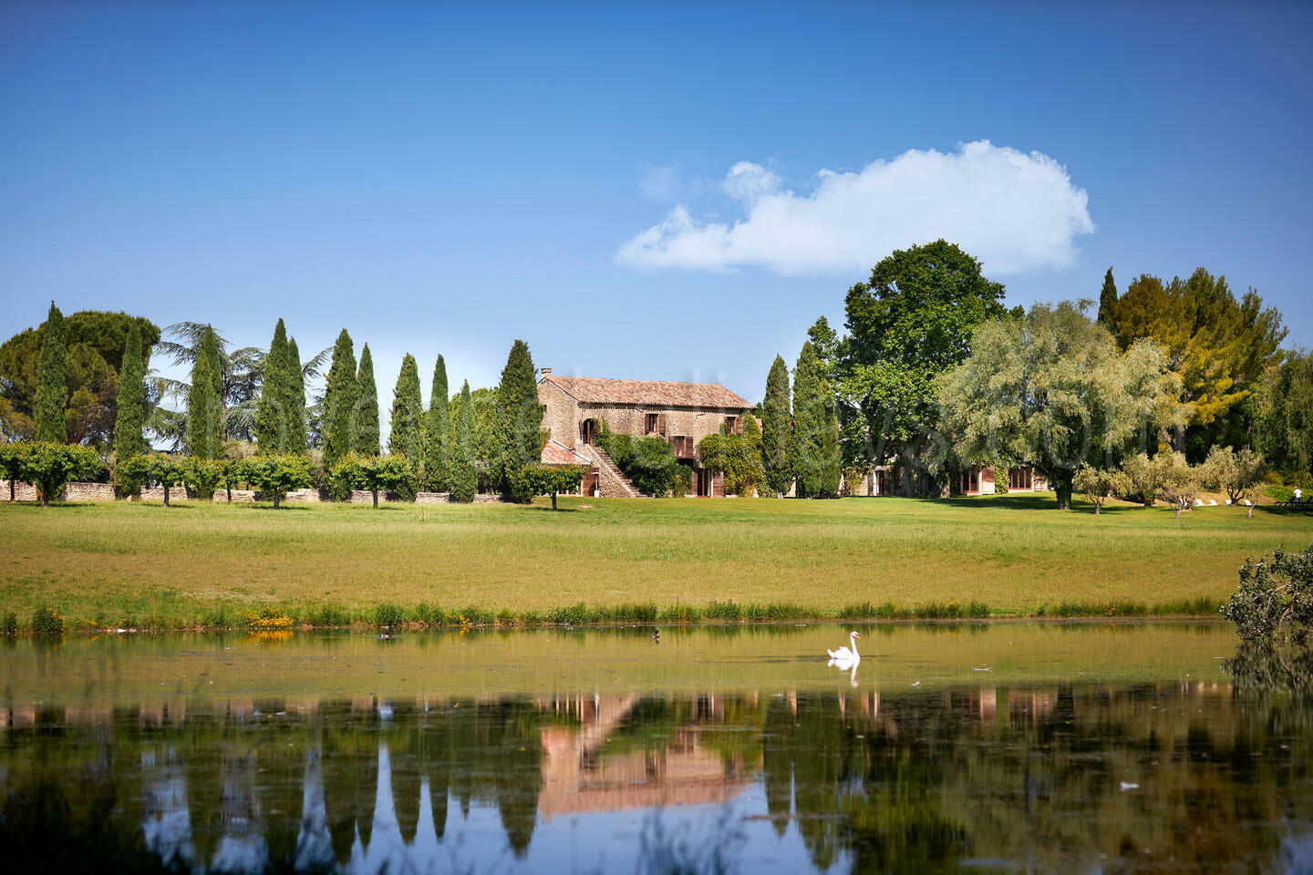 Luxury Holiday Rental with 30 hectares in Luberon 1 - Bastide de Luberon: Villa: Exterior