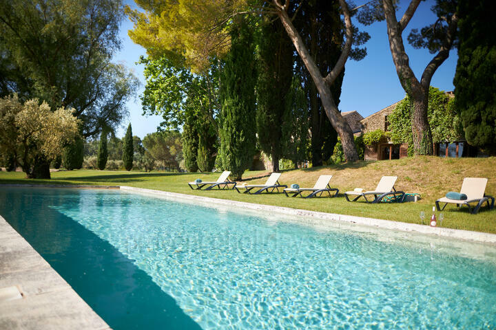 Luxe vakantiewoning met 30 hectare grond 2 - Bastide de Luberon: Villa: Pool