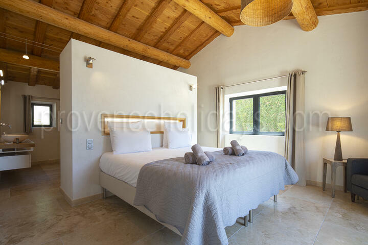 Beautiful Farmhouse with Heated Pool in Maussane-les-Alpilles 3 - Mas des Thyms: Villa: Bedroom