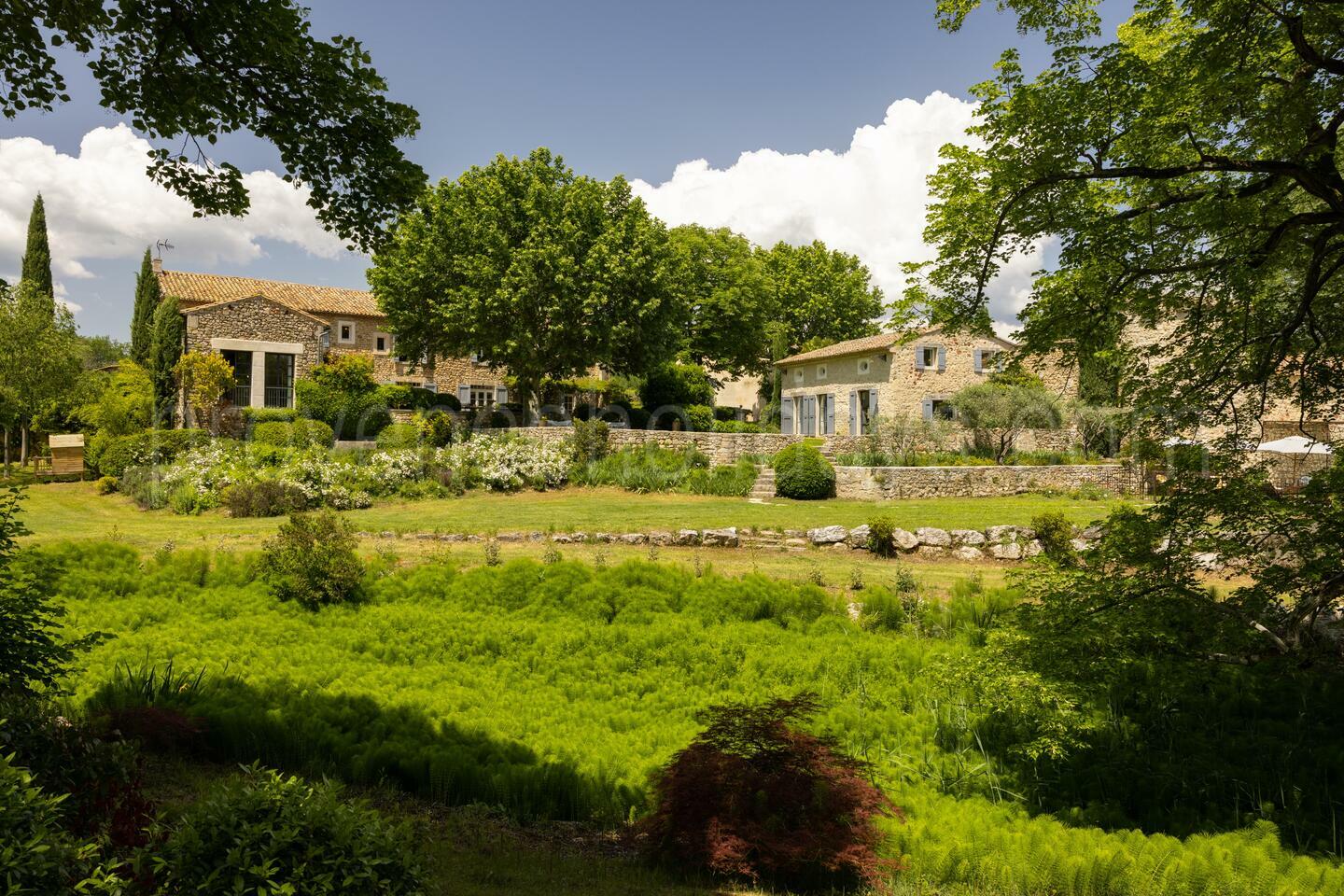 Prachtige vakantiewoning met verwarmd zwembad in de Luberon 1 - Bastide de Goult: Villa: Exterior