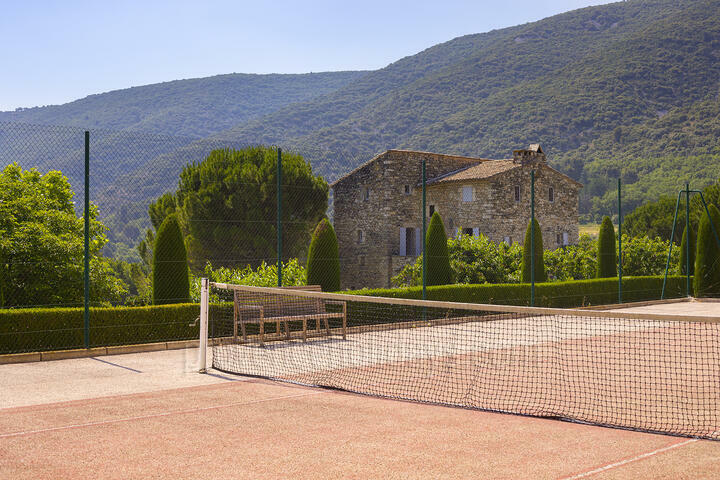 Gorgeous Property with Outstanding Views of Luberon Valley 3 - La Roseraie: Villa: Exterior