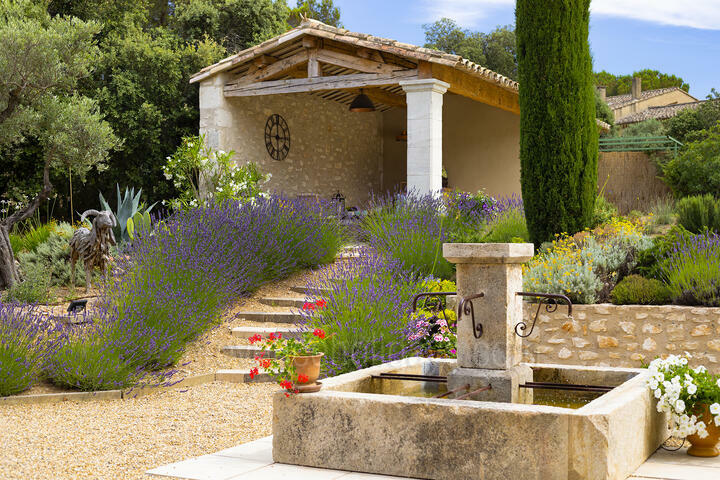 Luxury Holiday Home with Pool House in Eygalières 2 - Le Mas de la Cabro: Villa: Exterior