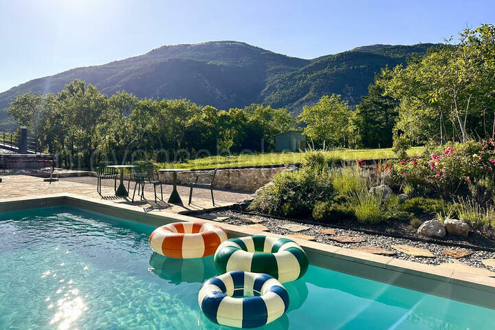 Unieke luxe villa met verwarmd zwembad in La Beaume 0 - Mas Villard: Villa: Exterior