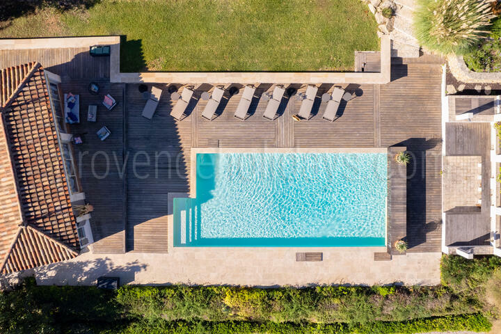 Moderne villa met verwarmd zwembad vlakbij de Côte d'Azur 2 - Mas de la Colline: Villa: Exterior