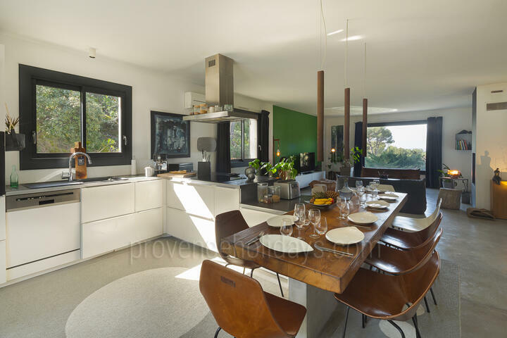 Charming Holiday Rental with Air Conditioning 4 - Chez Chloé: Villa: Interior
