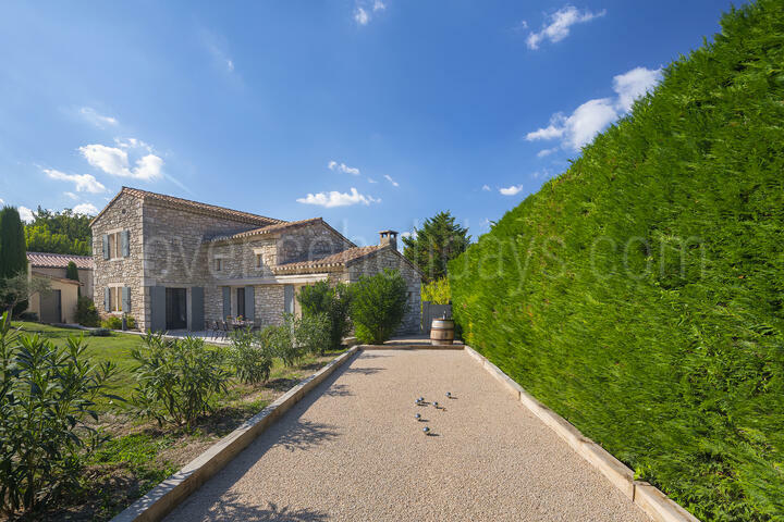 Charmante stenen boerderij met luxe poolhouse 3 - Mas du Sud: Villa: Exterior