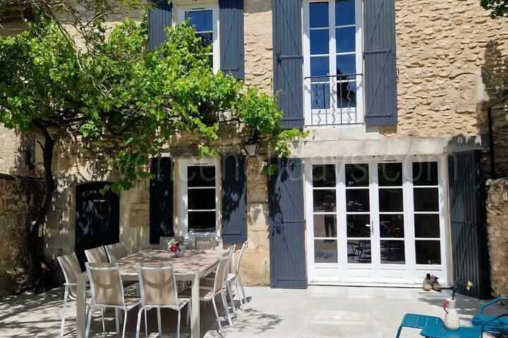 Holiday rental with heated swimming pool in Saint-Rémy-de-Provence 3 - Maison des Alpilles: Villa: Exterior