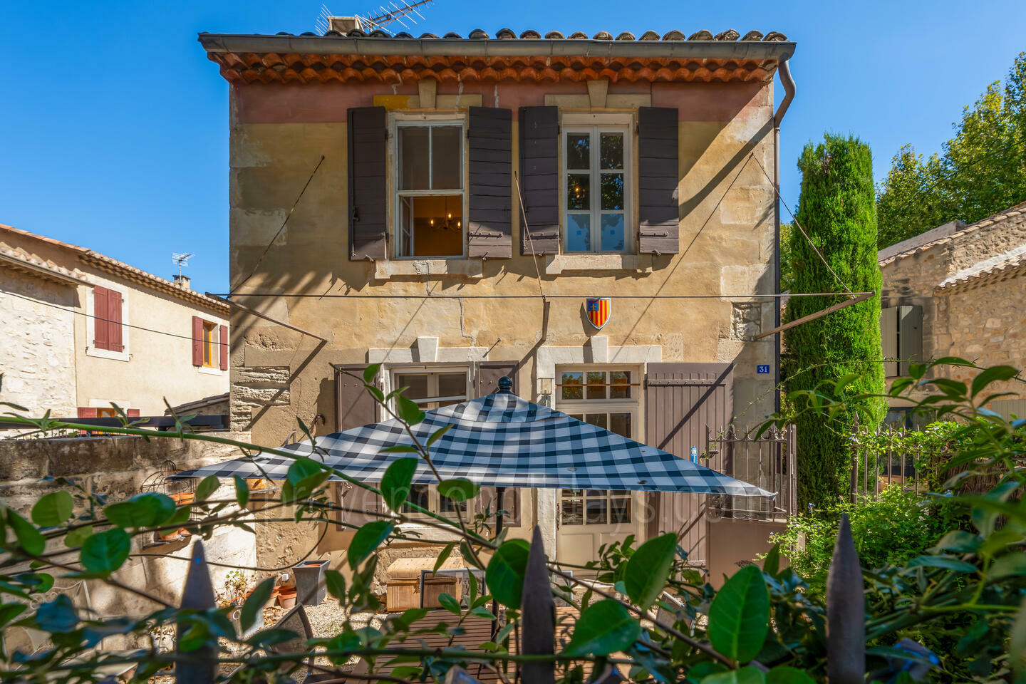 Village House with Spacious Courtyard, and Central Location in Maussane-les-Alpilles 1 - Village House with Spacious Courtyard, and Central Location in Maussane-les-Alpilles: Villa: Exterior