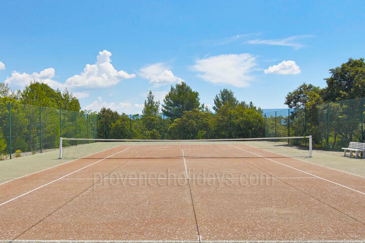Luxury Property with Heated Pool and Tennis Court in Gordes 3 - Mas de Gordes: Villa: Exterior