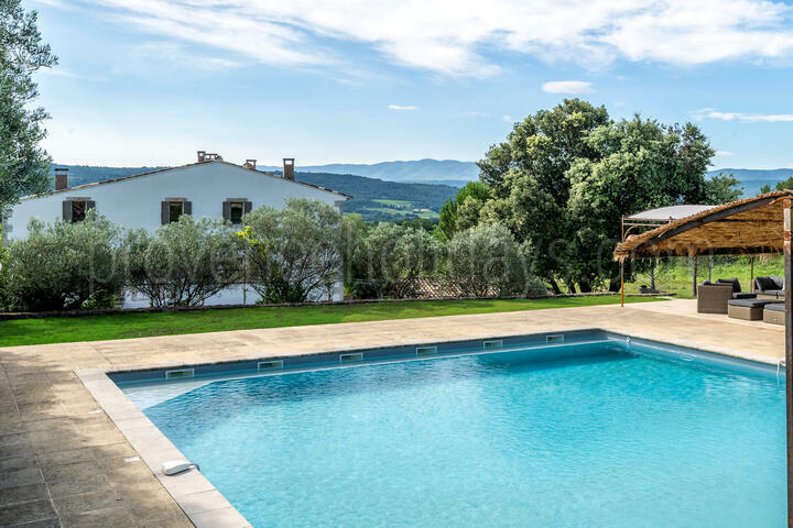 Prachtige bastide met verwarmd zwembad in de Luberon 2 - La Bastide des Sources: Villa: Pool