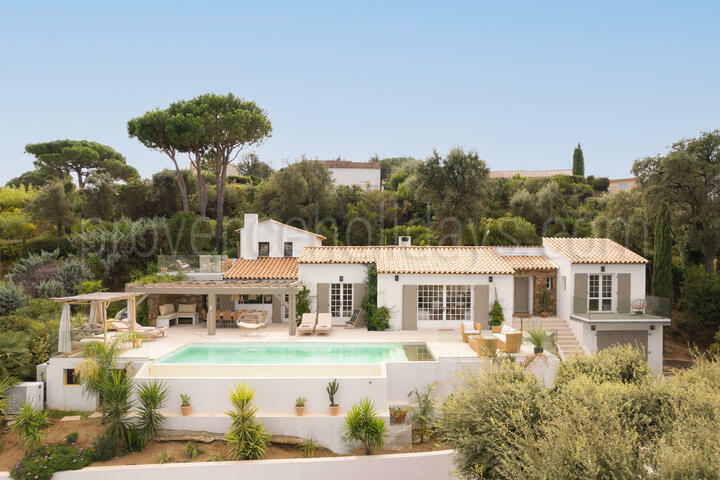 Modern Villa with Heated Infinity Pool near the Sea 2 - La Villa du Golfe: Villa: Exterior