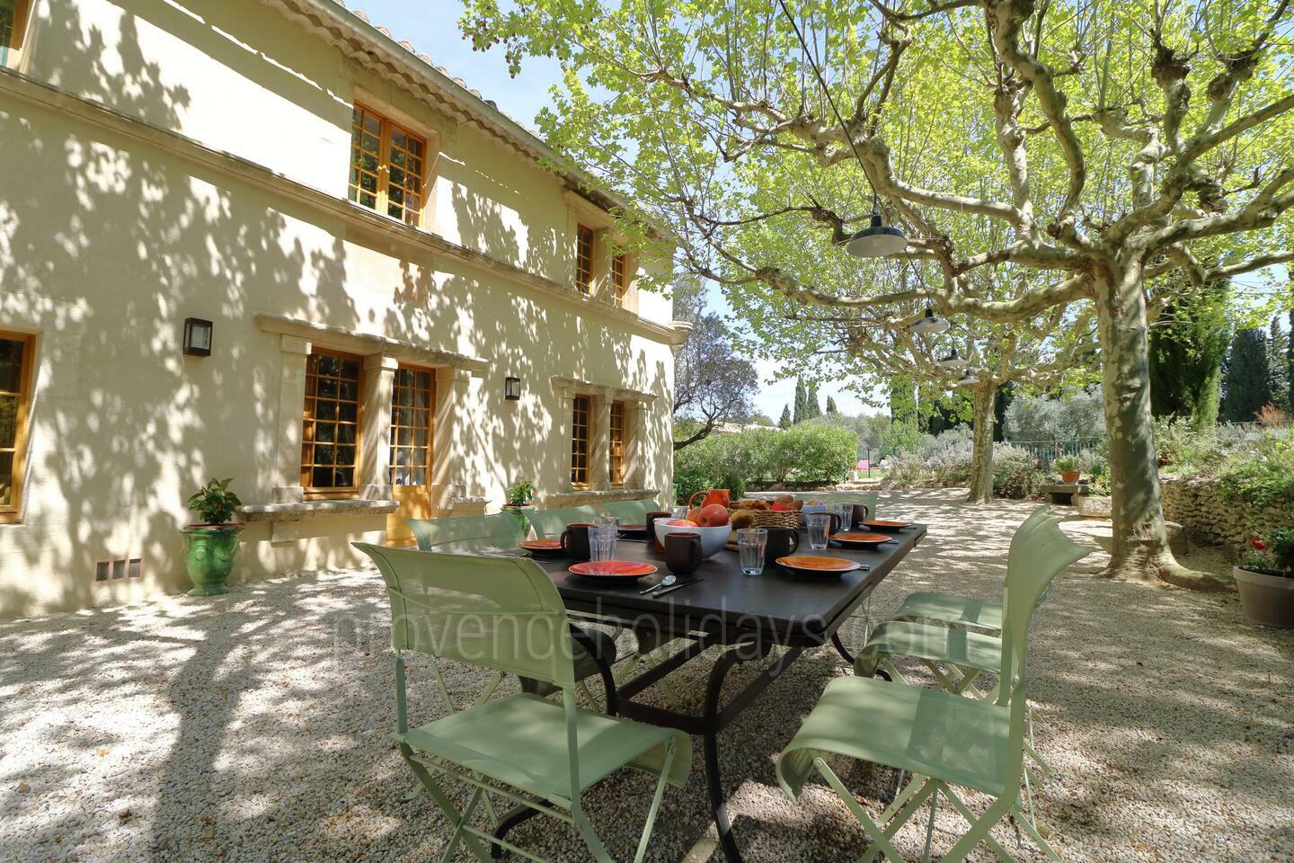Holiday rental with heated swimming pool in Saint-Rémy-de-Provence 12 - Mas Saint-Rémy: Villa: Exterior