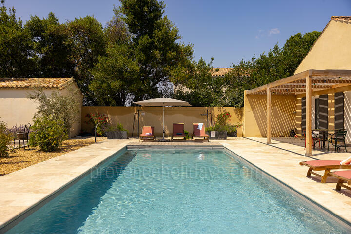 Charming Holiday Rental with Heated Pool in Saint-Rémy 2 - La Maison de Village: Villa: Pool