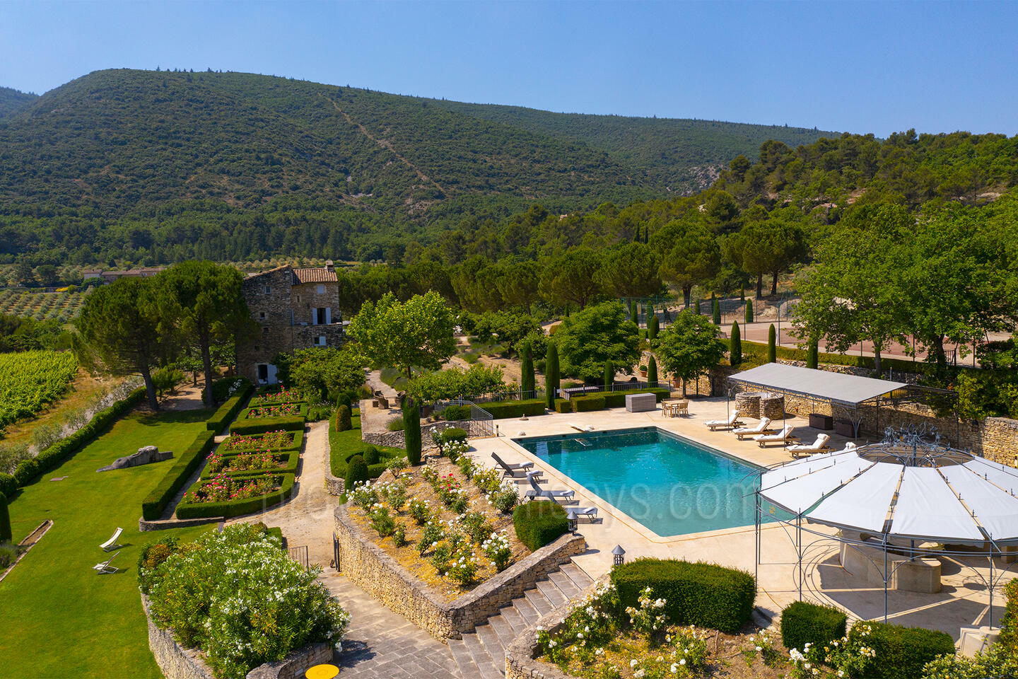 Prachtig pand met mooi uitzicht op de Luberon-vallei 1 - La Roseraie: Villa: Pool