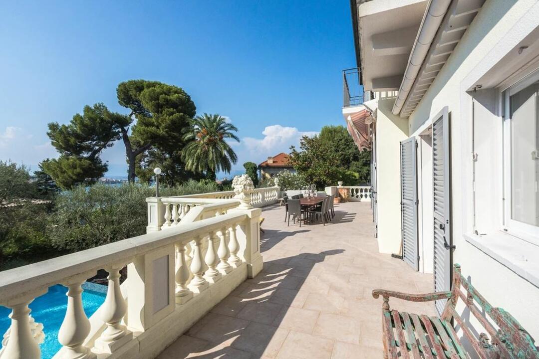 Villa mit Infinity-Pool in der Nähe vom Strand, Antibes 5 - Villa Cap d\'Antibes: Villa: Exterior