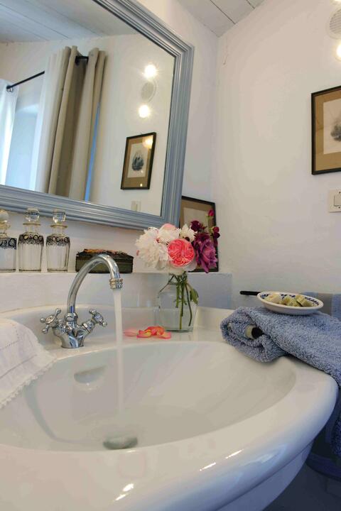 32 - Chez Martine: Villa: Bathroom