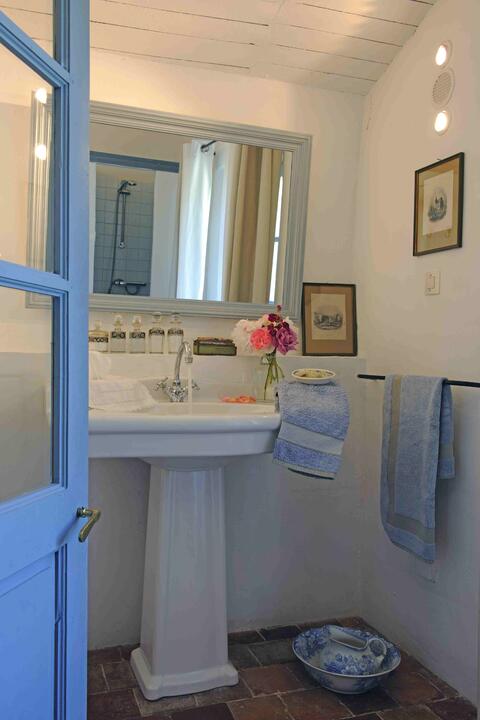 31 - Chez Martine: Villa: Bathroom