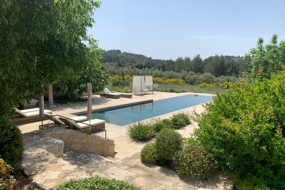 Fully-Renovated Farmhouse with Heated Pool and Jacuzzi 5 - Mas des Baux: Villa: Exterior