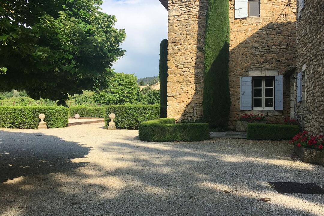 Hervorragendes Bauernhaus mit privatem Tennisplatz 4 - Le Mas des Buis: Villa: Exterior