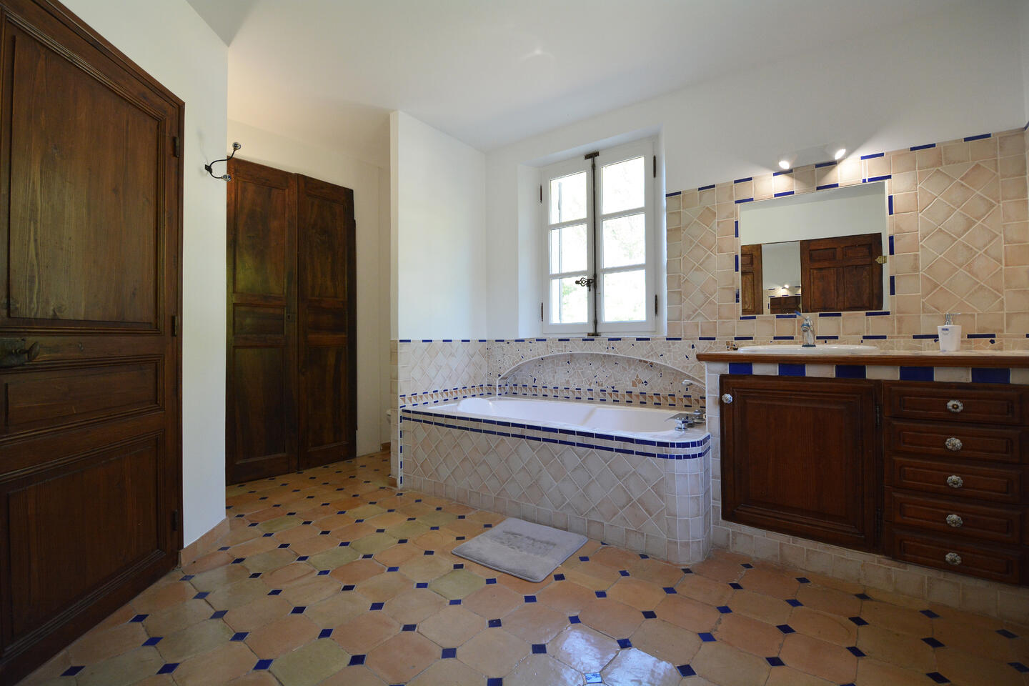 23 - Mas Carpentras: Villa: Bathroom