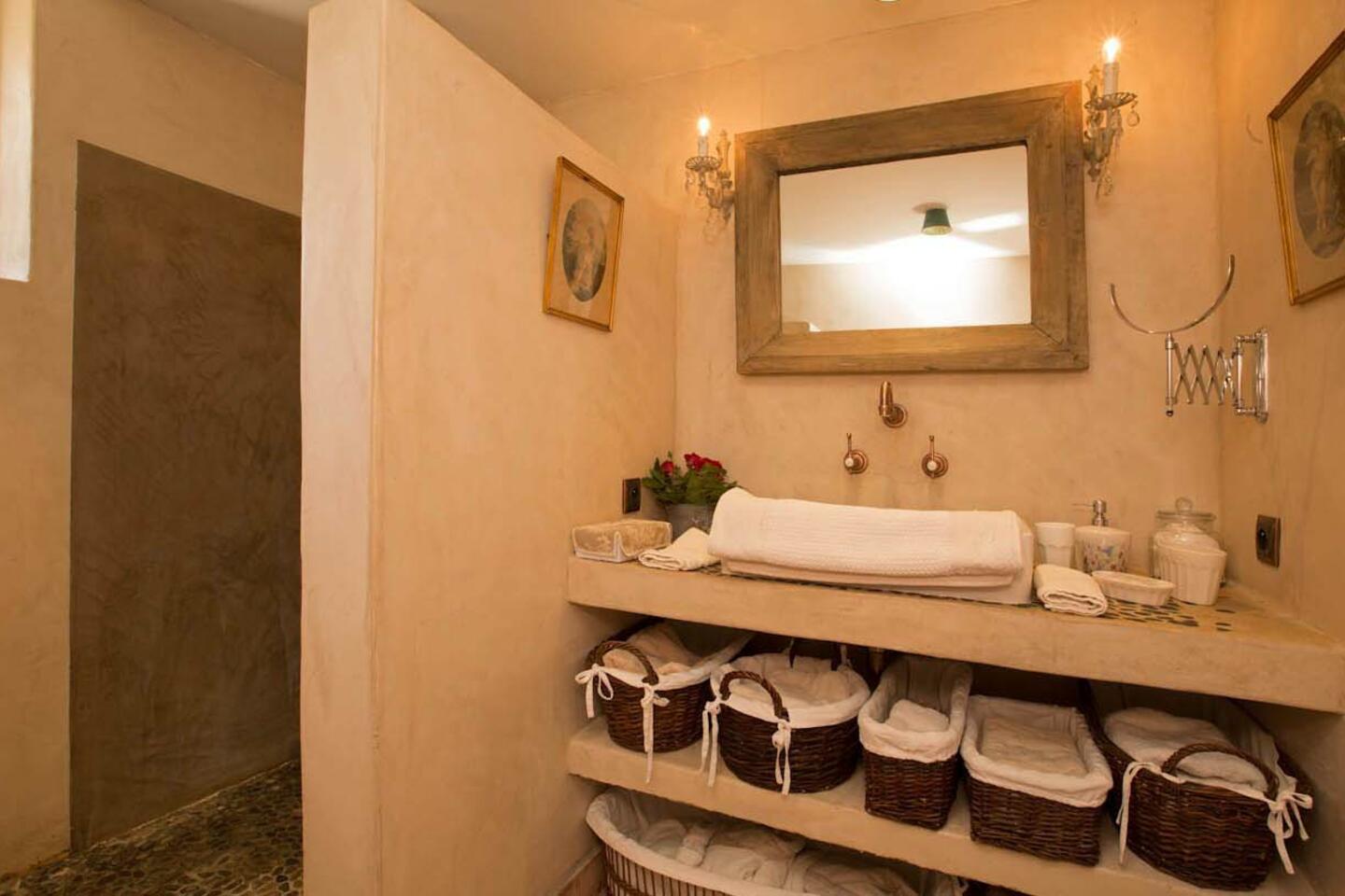 19 - Le Mas des Lavandes: Villa: Bathroom