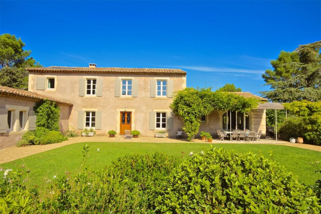 Stunning Farmhouse with Private Tennis Court in Eygalières 5 - Mas Tranquil: Villa: Exterior