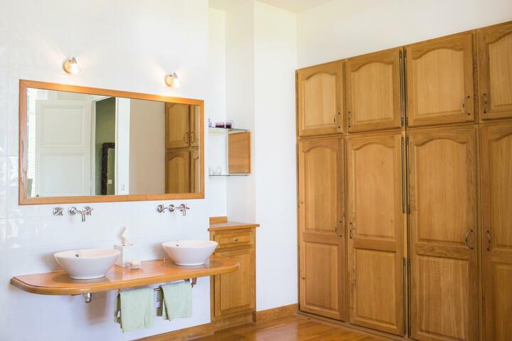 33 - Château Vacqueyras: Villa: Bathroom
