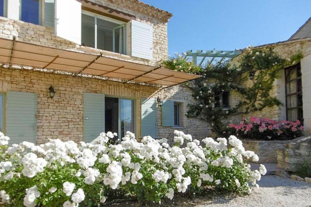 Beautiful Holiday Home with Heated Pool in Gordes 6 - Le Mas de Gordes: Villa: Exterior