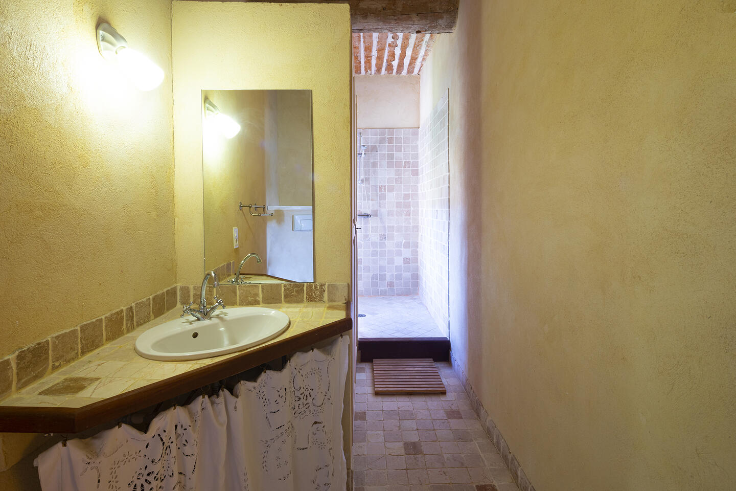 11 - Mas Luberon: Villa: Bathroom