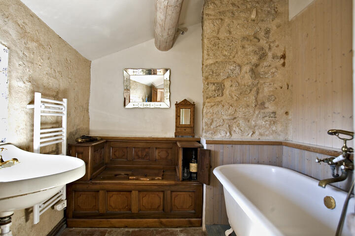 36 - La Maison de Grambois: Villa: Bathroom