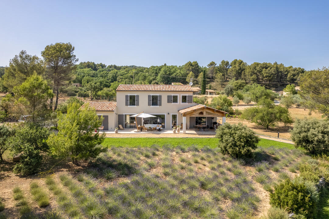 Charming Holiday Rental with Heated Pool in the Luberon 4 - Maison Poulinas: Villa: Exterior
