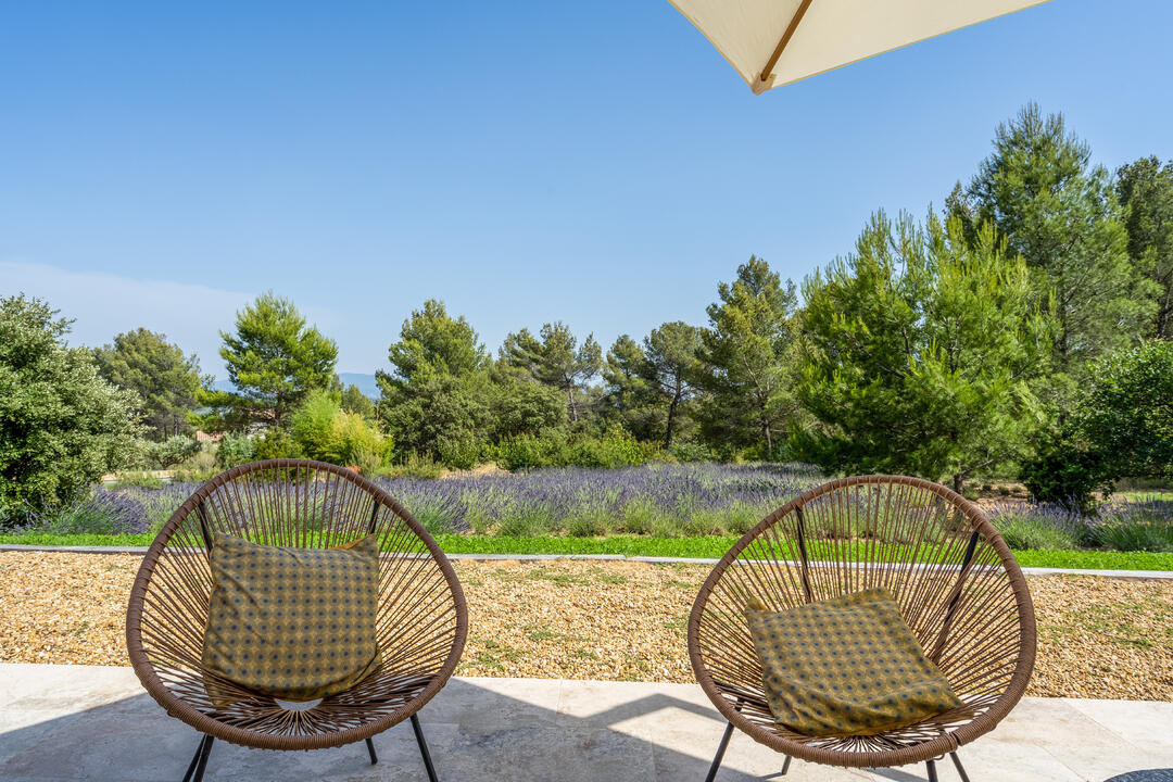 Charming Holiday Rental with Heated Pool in the Luberon 6 - Maison Poulinas: Villa: Exterior