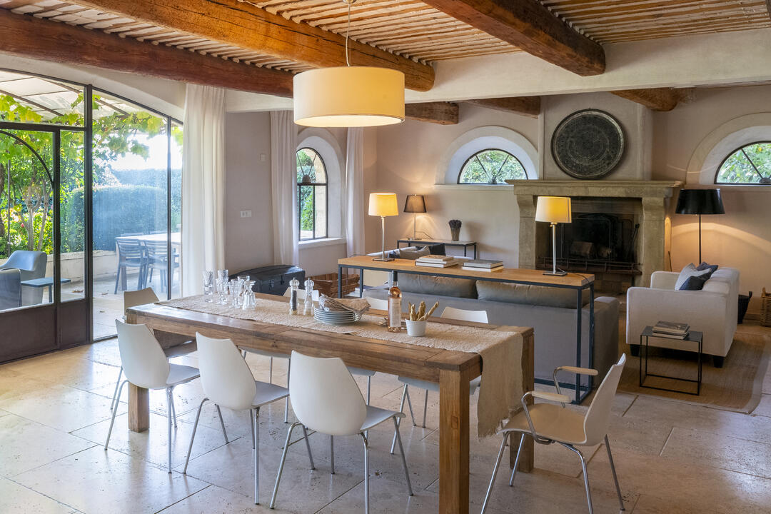 Charming Holiday Rental with Private Pool in Luberon 4 - Bastide de Joucas: Villa: Interior