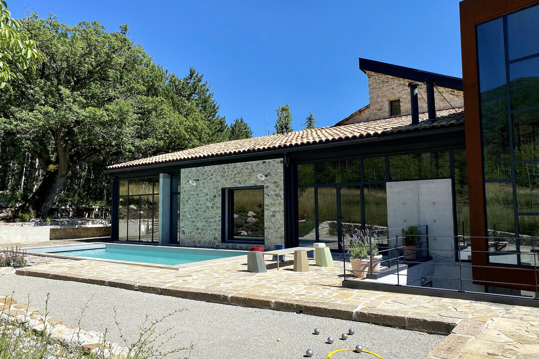 Einzigartige Luxusvilla mit beheiztem Pool in La Beaume 6 - Mas Villard: Villa: Exterior