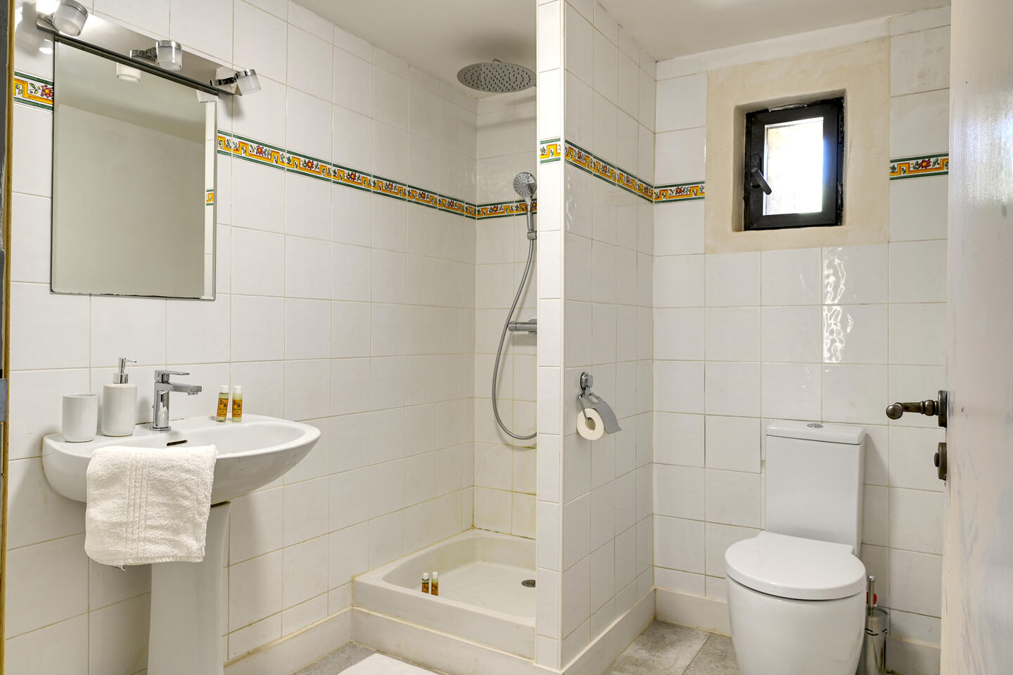 32 - Mas Alpilles: Villa: Bathroom