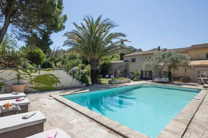 Lovingly restored Mas with a heated pool in the Alpilles