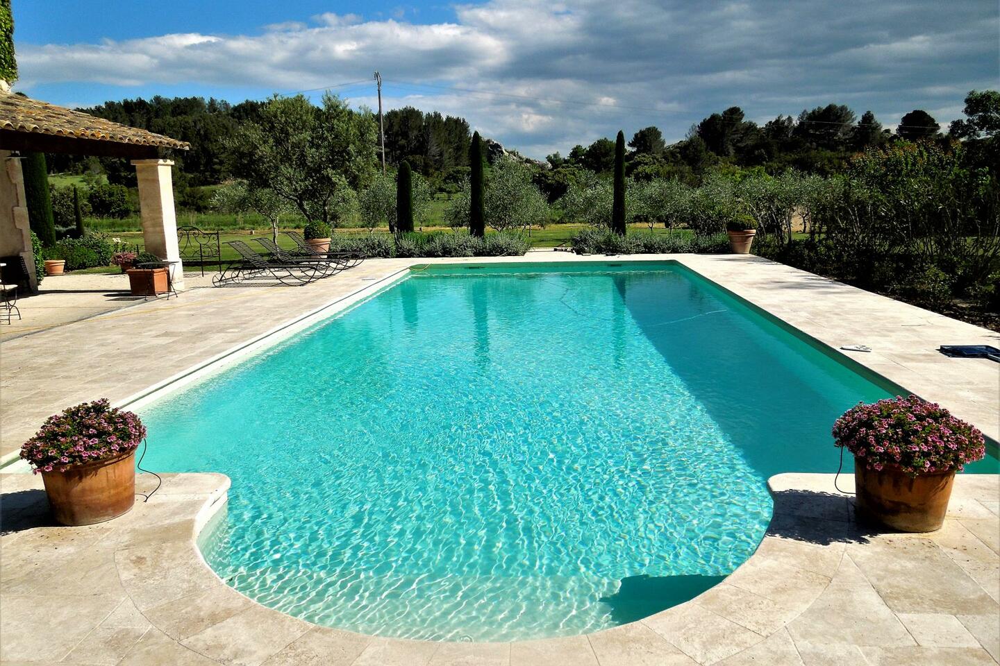 6 - Maison Paradou: Villa: Pool - Maison Paradou: piscine de 15m x 6m, toujours au soleil