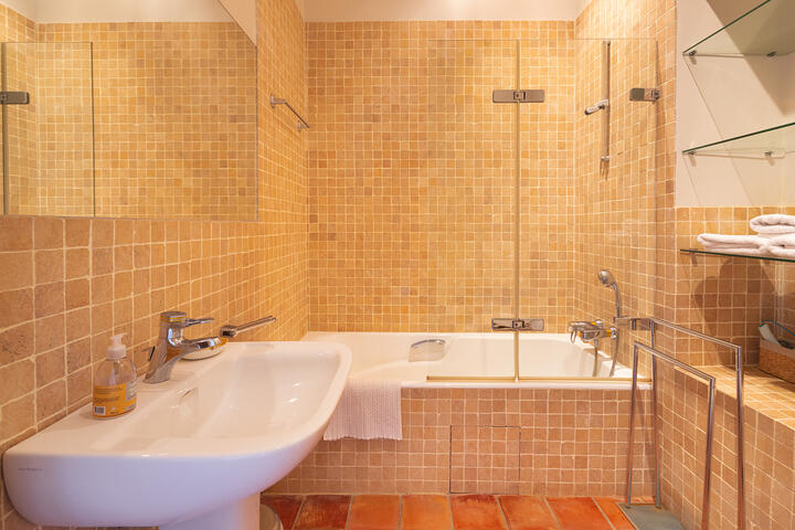 34 - Villa des Glycines: Villa: Bathroom