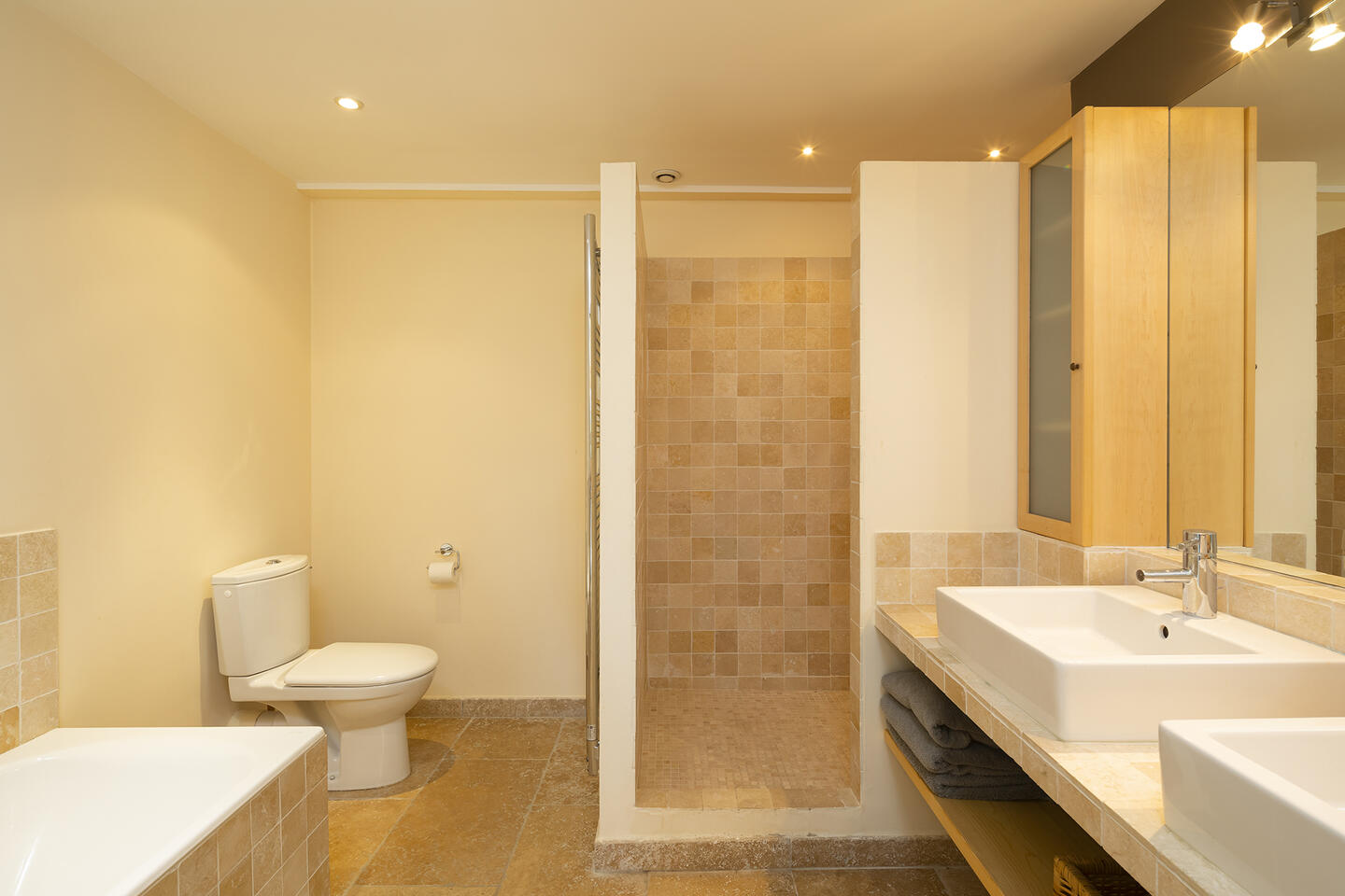 32 - Le Mas de Provence: Villa: Bathroom
