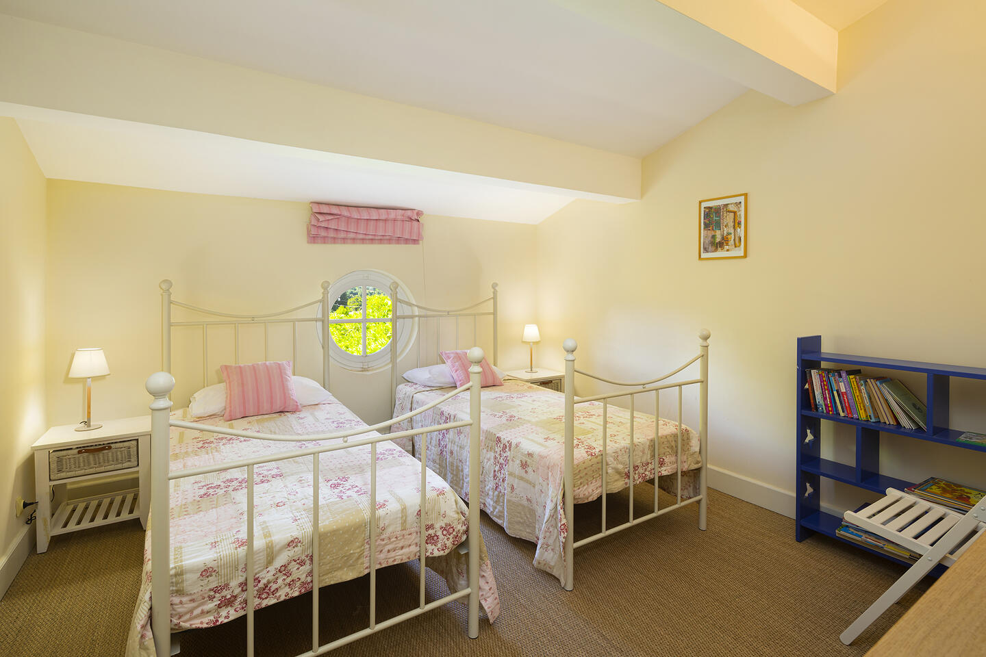 26 - Le Mas de Provence: Villa: Bedroom