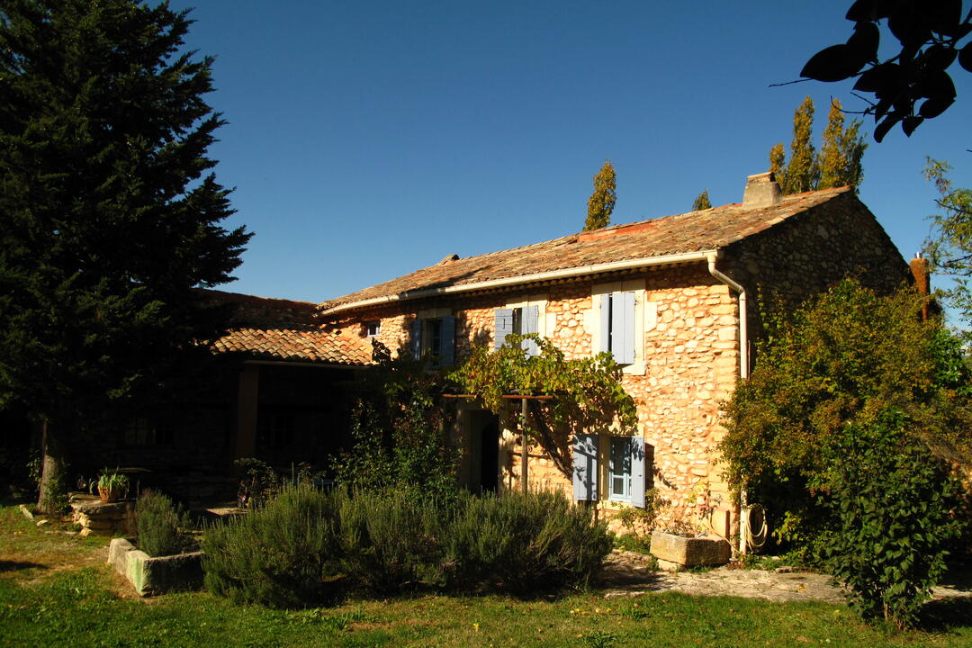 Outstanding Farmhouse with Heated Pool in the Luberon 5 - La Ferme du Grand Tilleul: Villa: Exterior