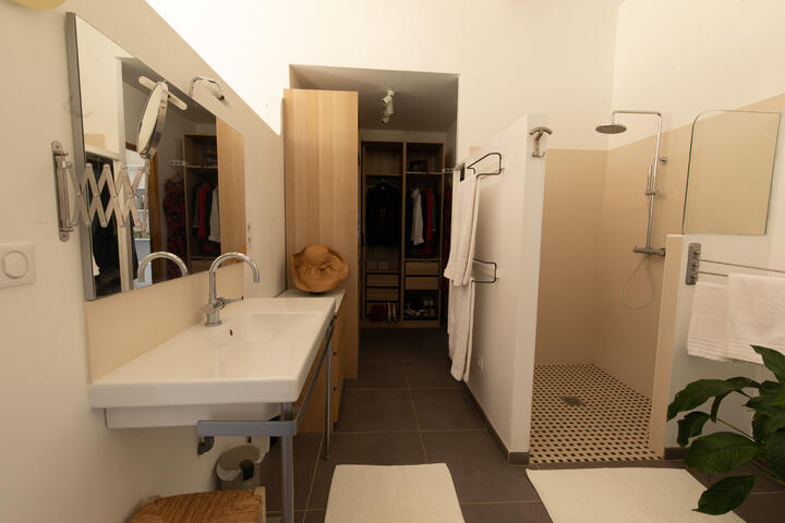 41 - Villa de la Source: Villa: Bathroom