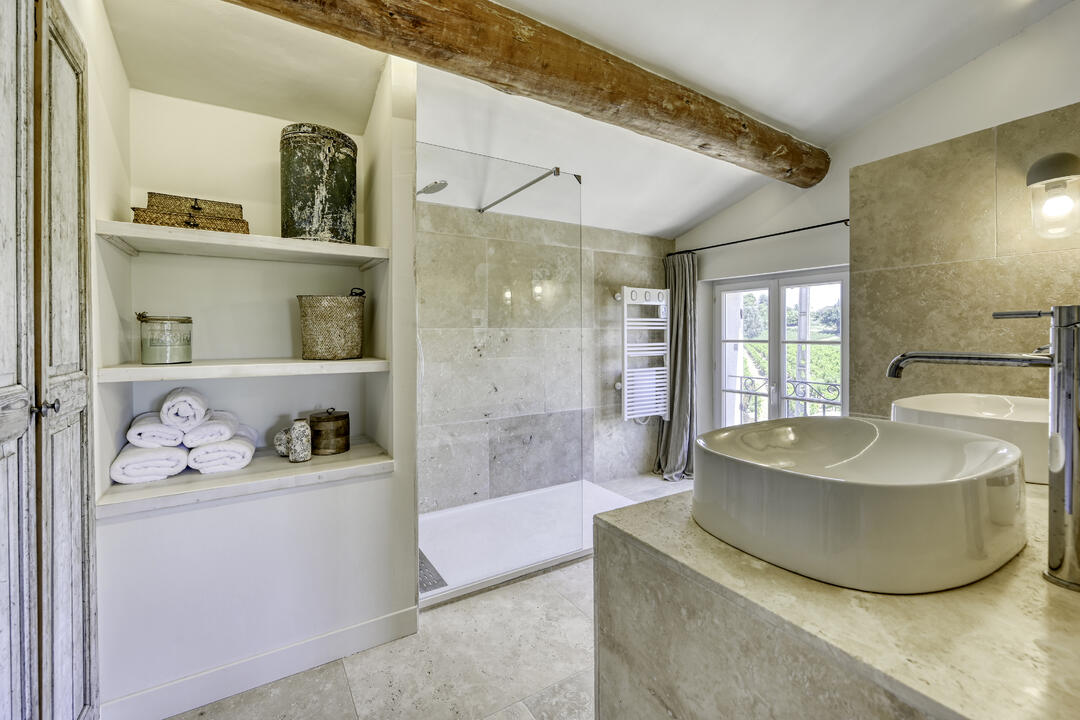 Luxus-Ferienwohnung mit beheiztem Pool im Luberon 5 - La Villa Ensoleillée: Villa: Bathroom