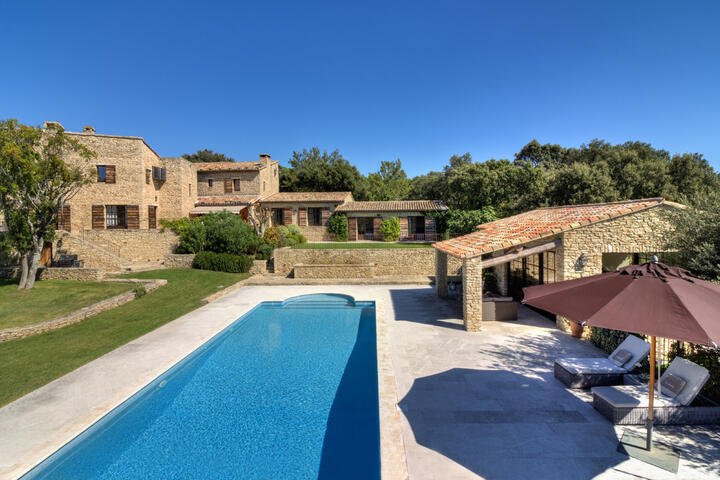 Fantastic property with Luxurious pool house in the Luberon