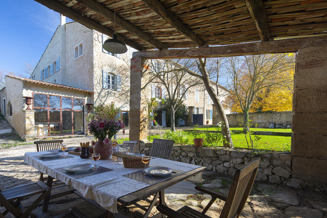 Historisches Anwesen mit privatem Pool im Luberon 5 - Le Domaine des Vignes: Villa: Exterior