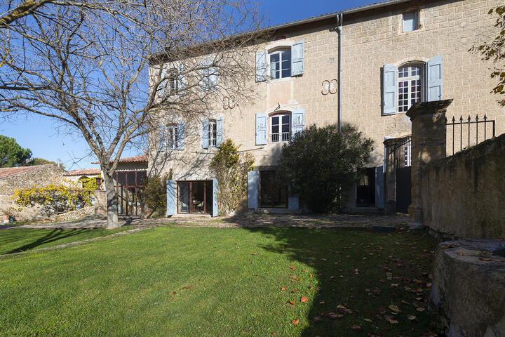 Beautiful property with a private pool in the Luberon