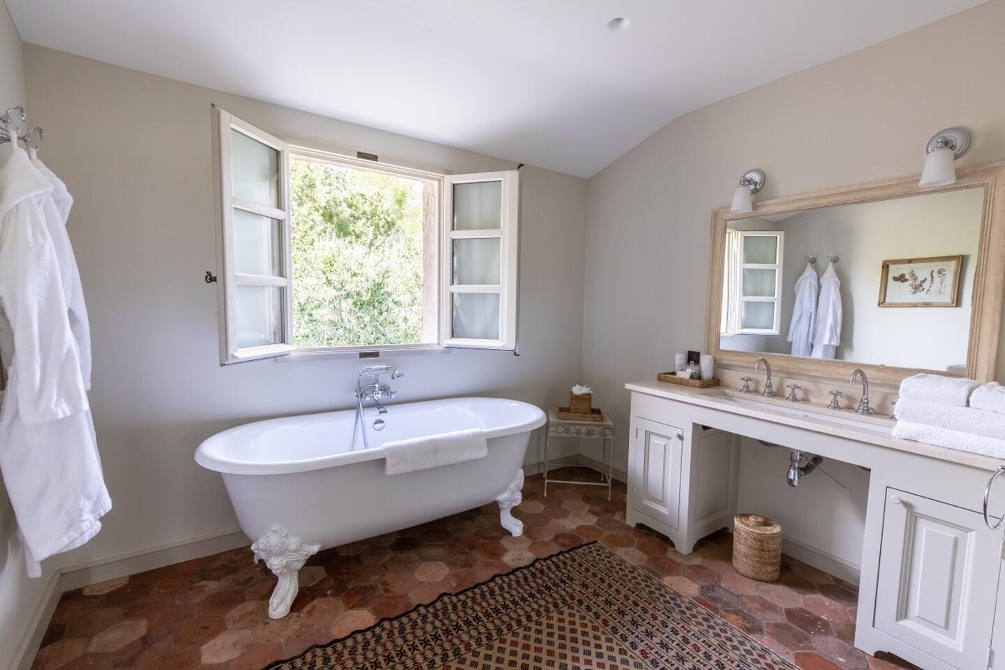 28 - Villa en Provence: Villa: Bathroom