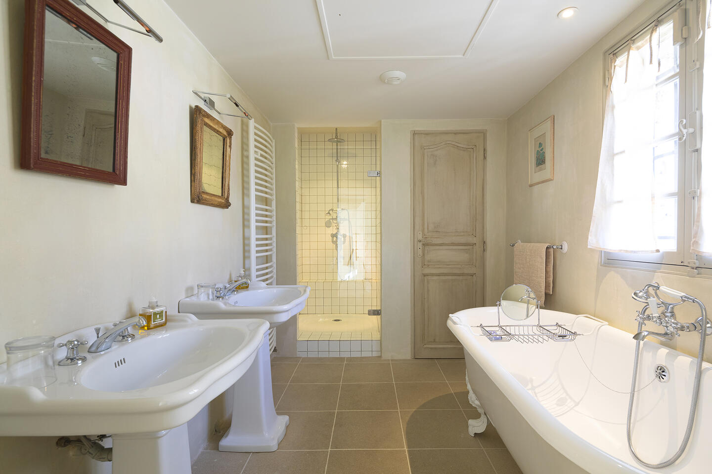 17 - Villa Cabrières-d\'Avignon: Villa: Bathroom