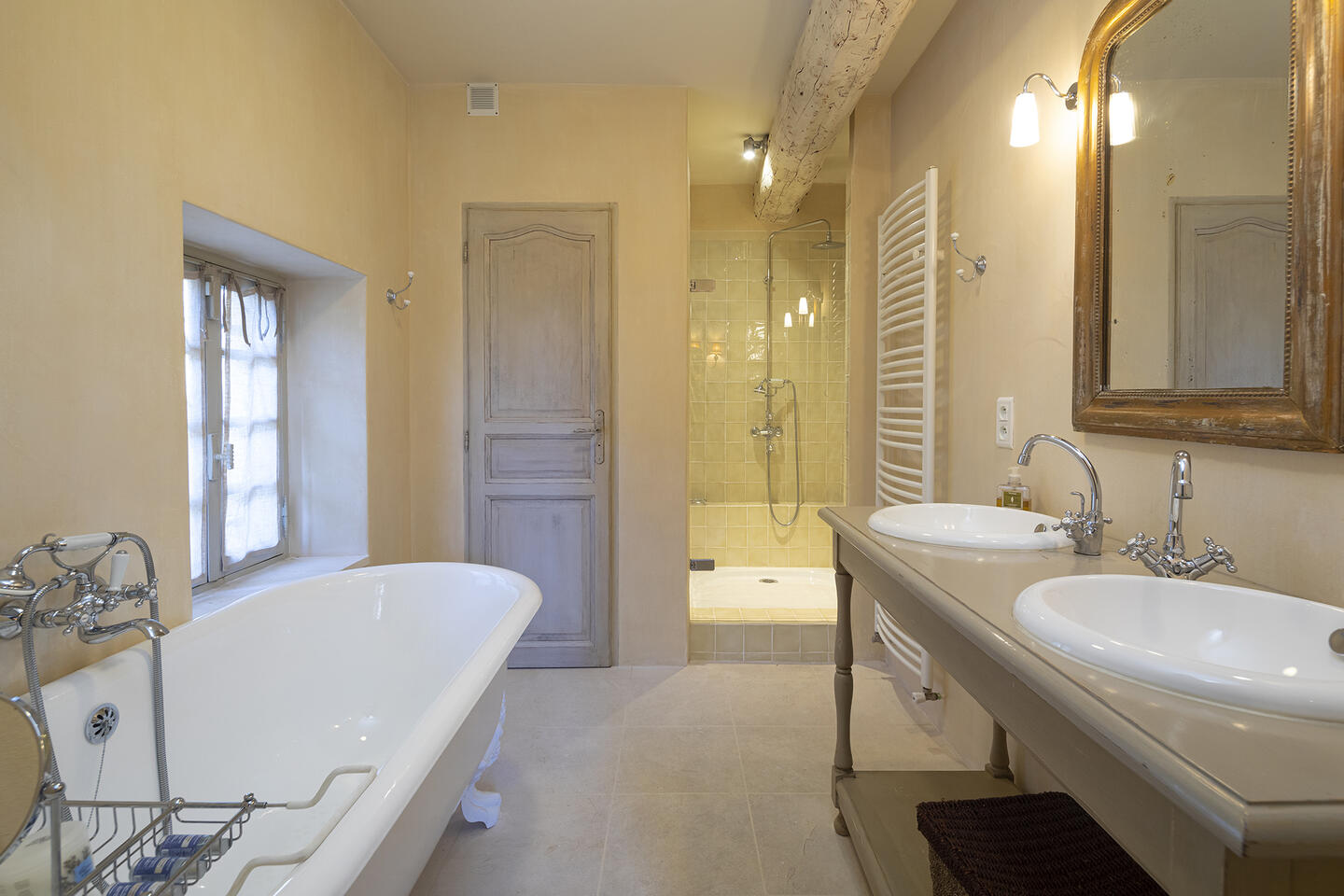 12 - Villa Cabrières-d\'Avignon: Villa: Bathroom
